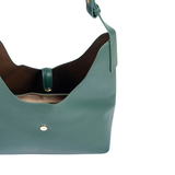 Compacte zwarte flap tas met draaisluiting